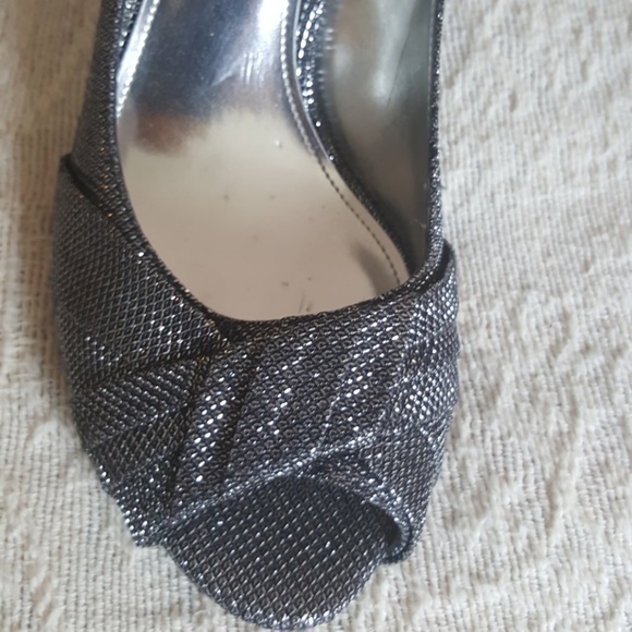 Nina Shoes Silver Metallic Never Used Size 10M - Picture 3 of 5